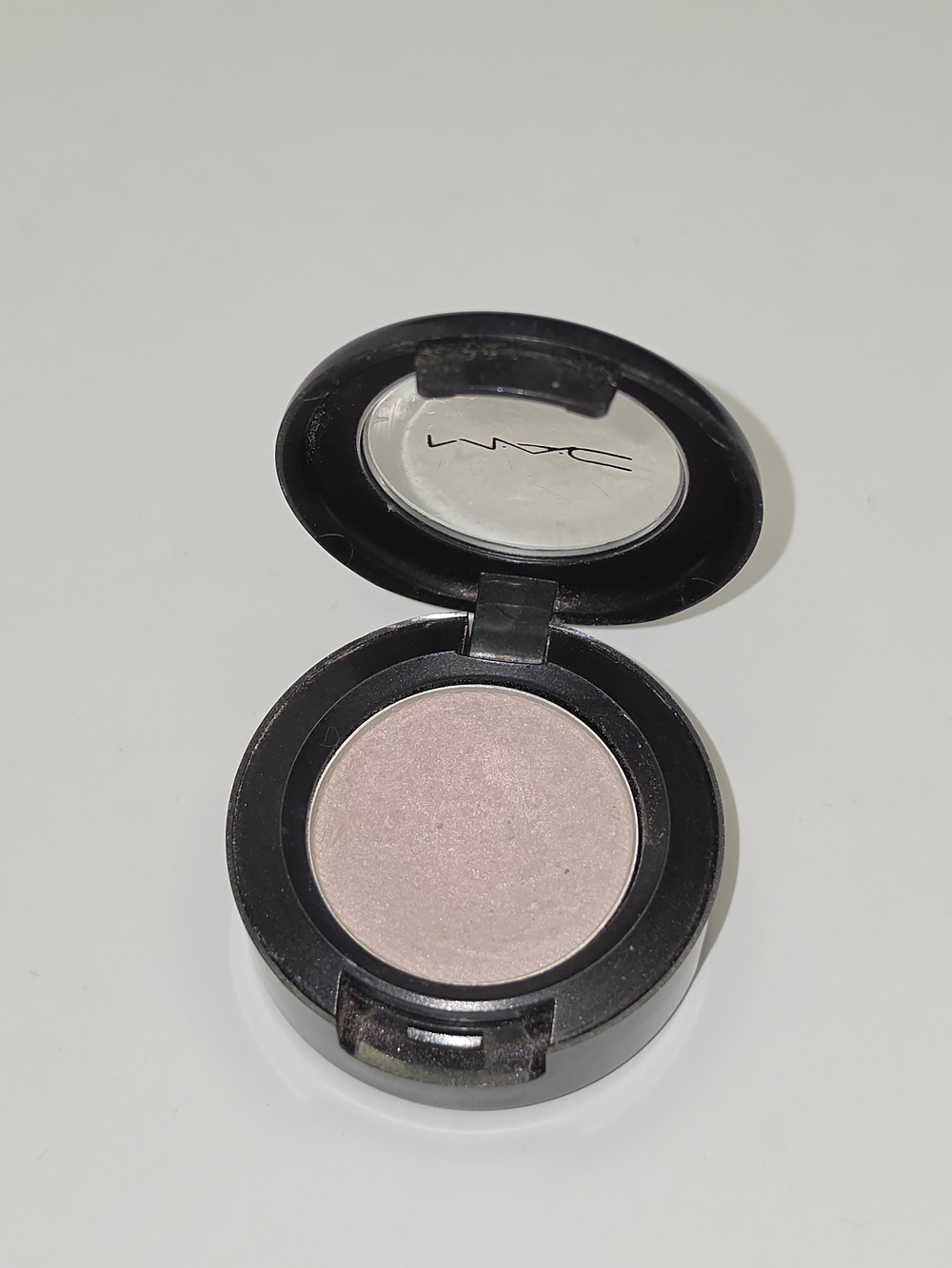 DISCONTINUED MAC EYESHADOW SINGLE - "SEEDY PEARL" **RARE!**